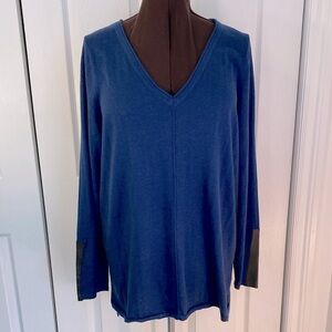 Reitmans Cotton Nylon Blend V-Neck Blue Knit Tunic Sweater w Arm patches 1X Plus